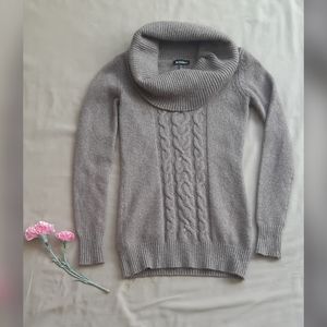 Le Chateau sweater